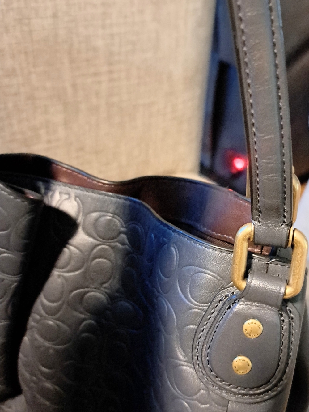 NEW Embossed Navy Edie Shoulder Bag 31 In Signature Leather With Rivets - Picture 11 of 13